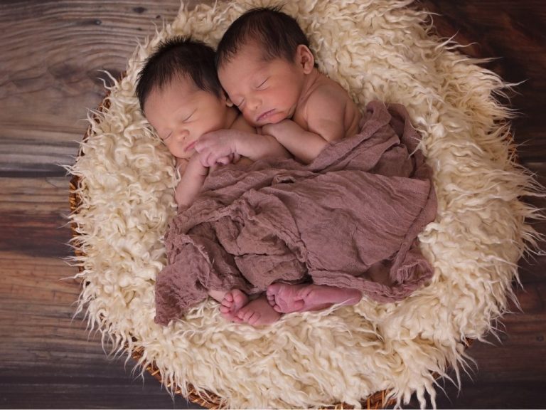 Объявление о рождении близнецов!