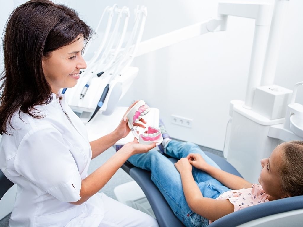 Как организовать первый визит ребенка к стоматологу